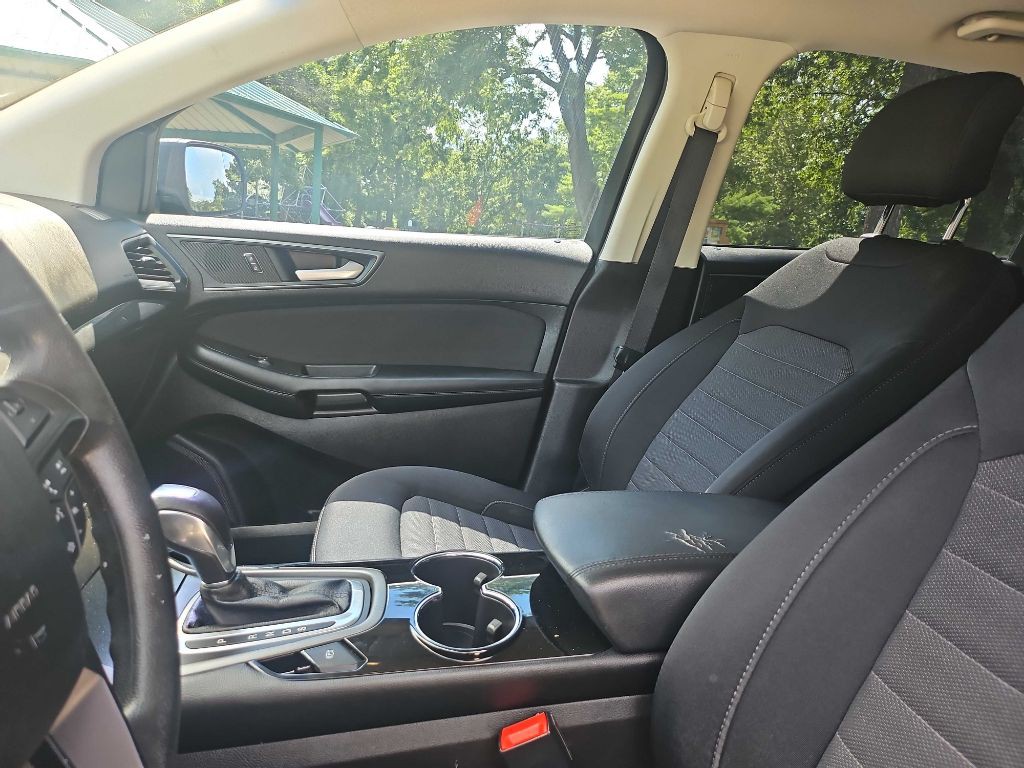 2017 Ford Edge Image 12