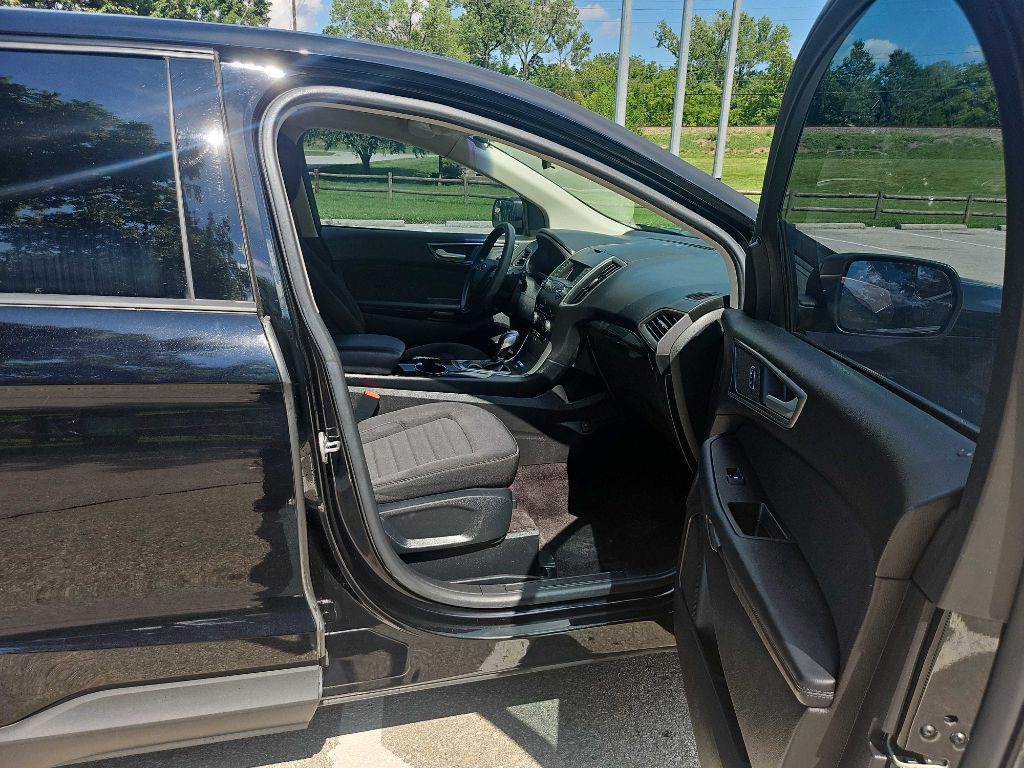 2017 Ford Edge Image 19
