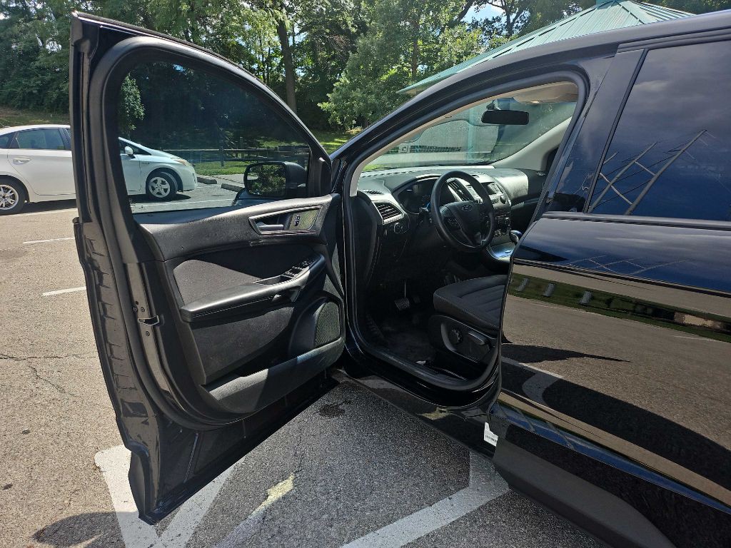 2017 Ford Edge Image 9