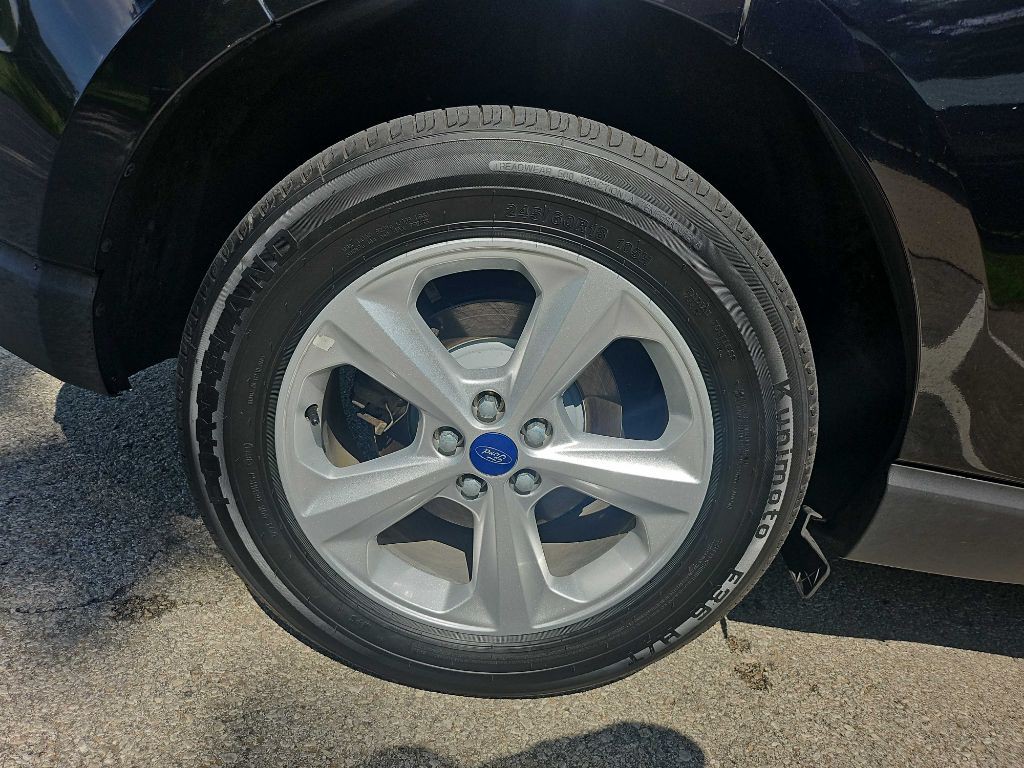 2017 Ford Edge Image 37