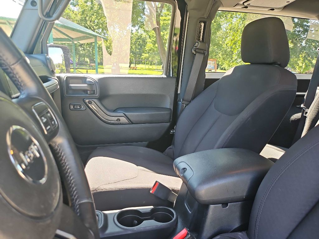 2015 Jeep Wrangler Image 12