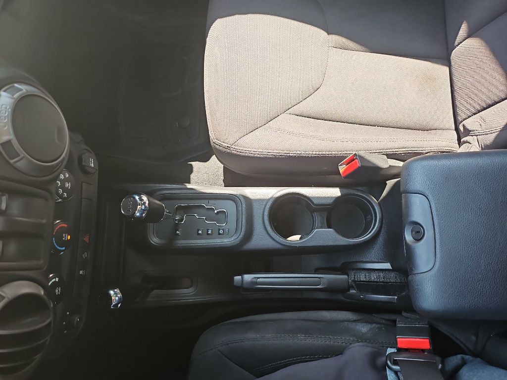2015 Jeep Wrangler Image 17