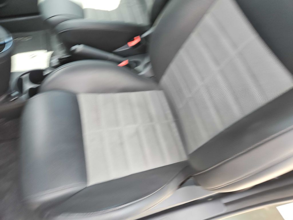 2012 FIAT 500 Image 18