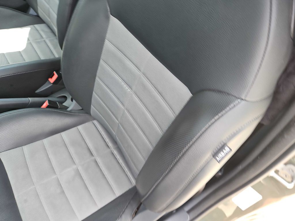 2012 FIAT 500 Image 19