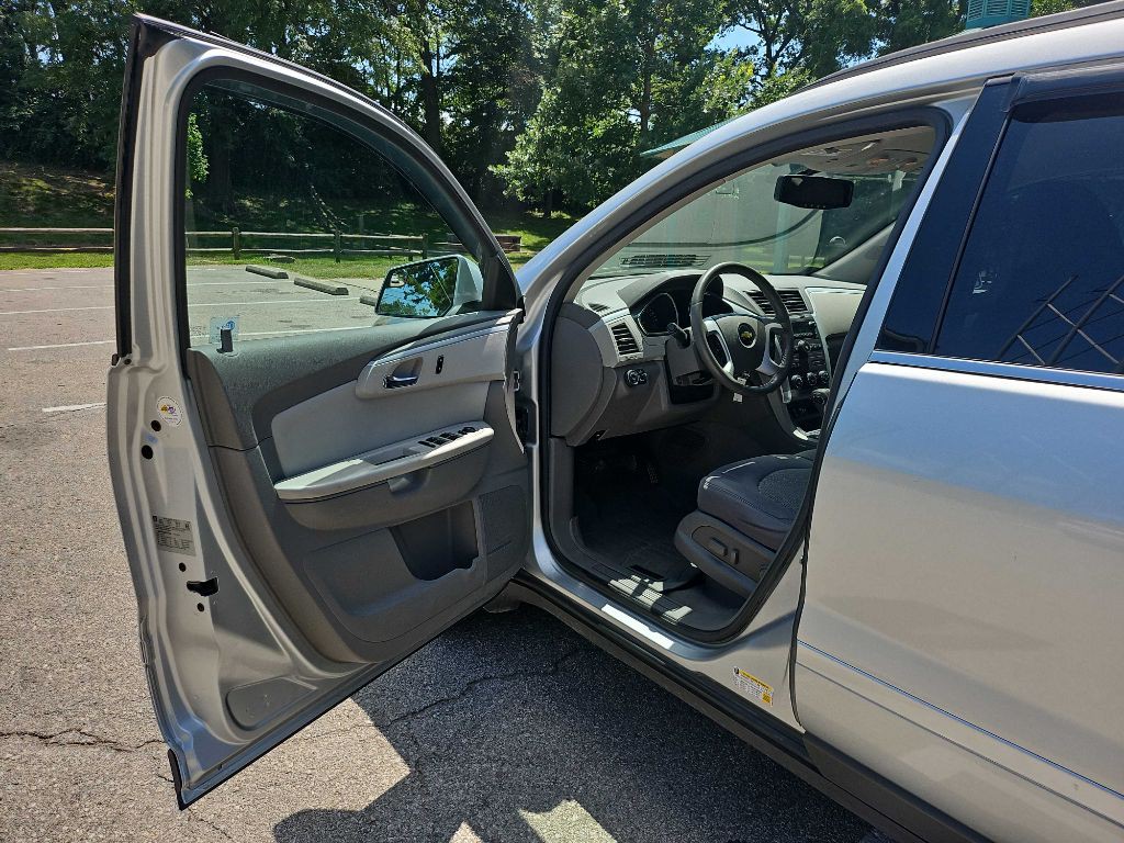 2011 Chevrolet Traverse Image 7