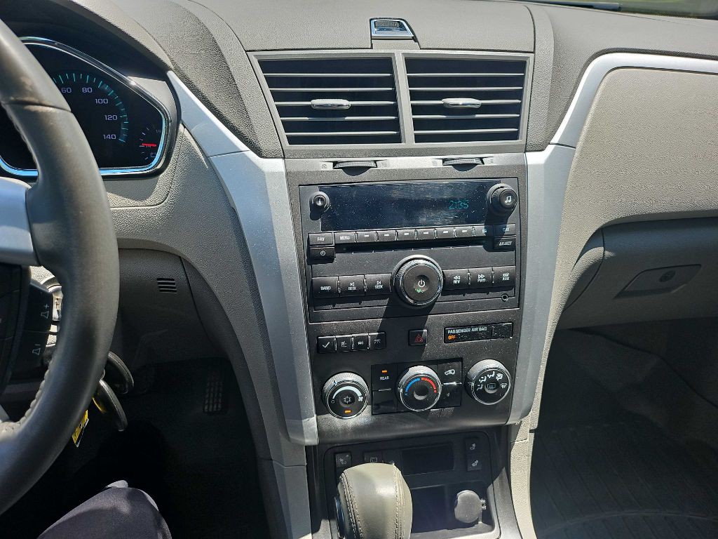 2011 Chevrolet Traverse Image 14