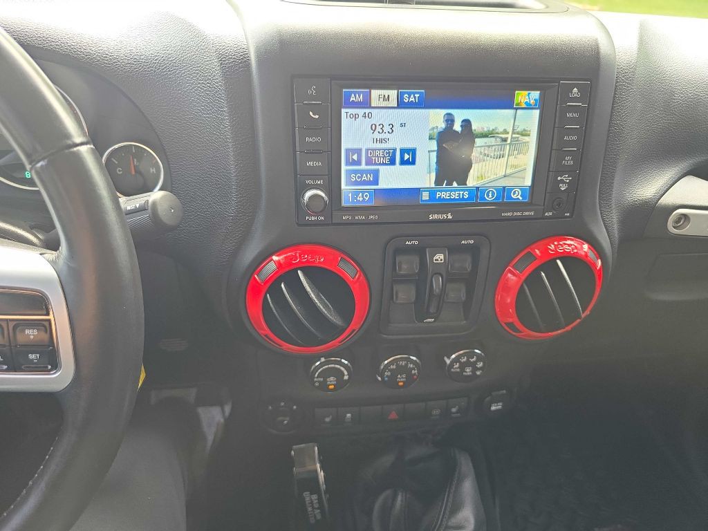 2011 Jeep Wrangler Unlimited Image 15
