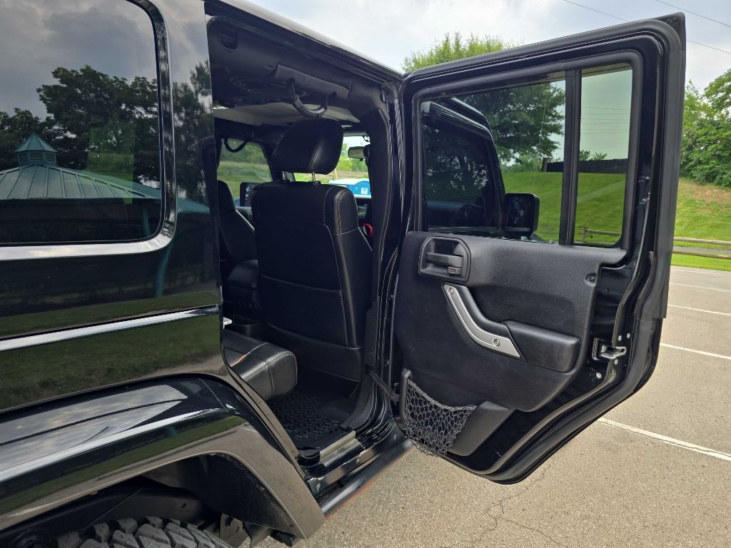 2011 Jeep Wrangler Unlimited Image 25