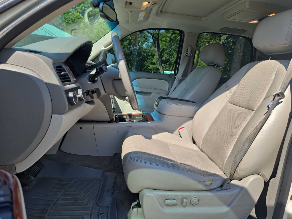 2011 Chevrolet Tahoe Image 12