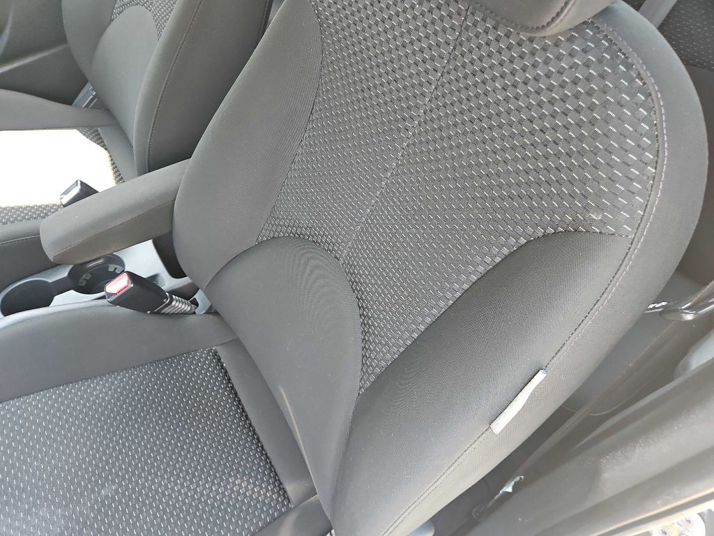 2011 Hyundai Accent Image 20