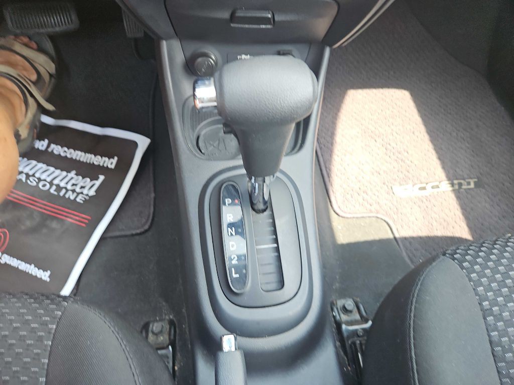 2011 Hyundai Accent Image 27