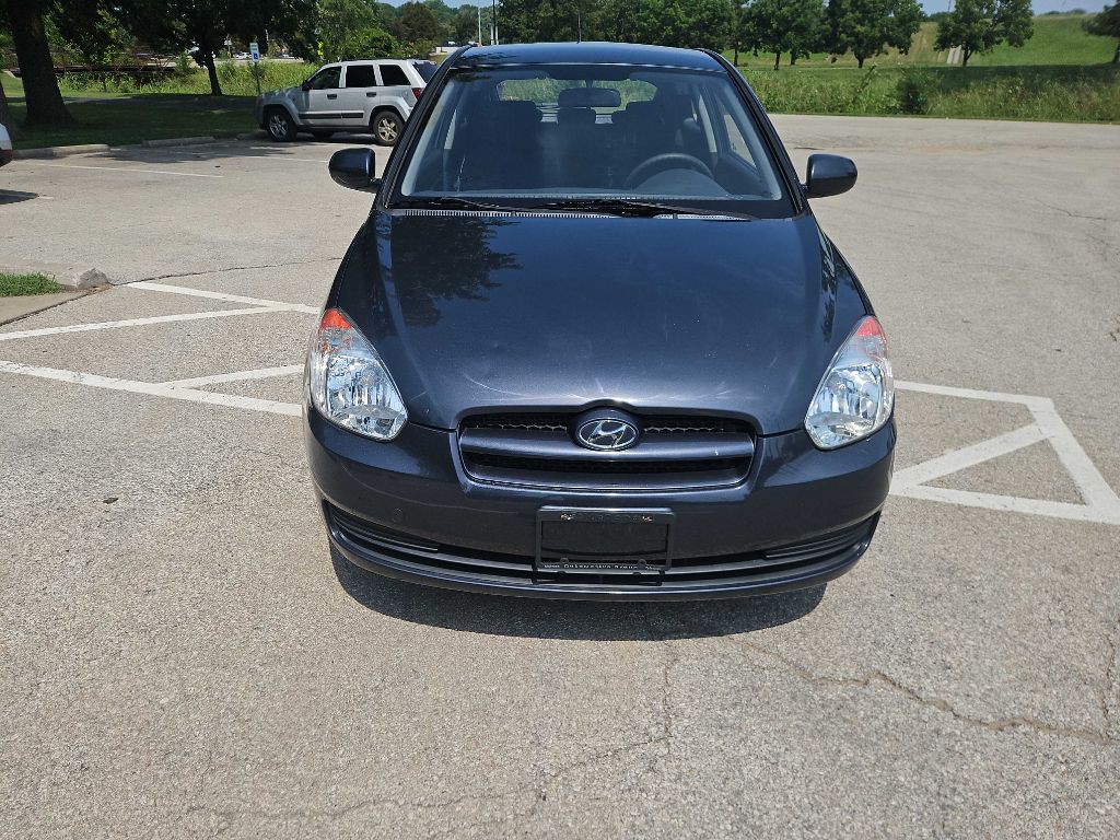 2011 Hyundai Accent Image 2