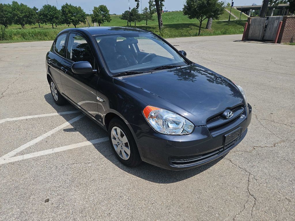 2011 Hyundai Accent Image 3