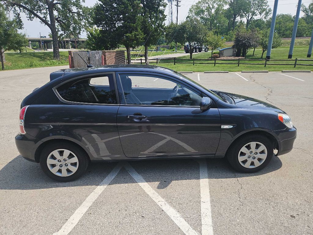 2011 Hyundai Accent Image 4