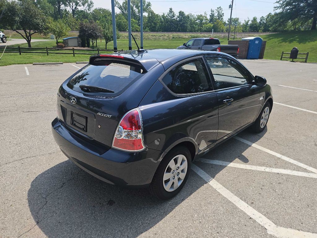 2011 Hyundai Accent Image 5