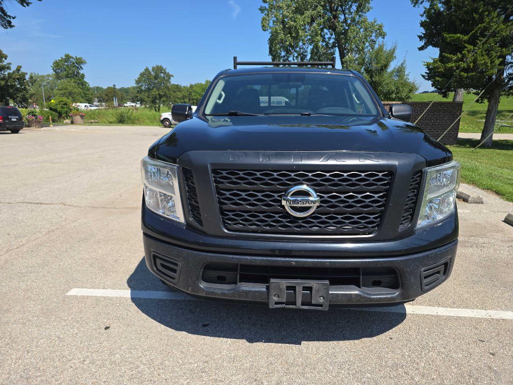 2017 Nissan Titan Image 5