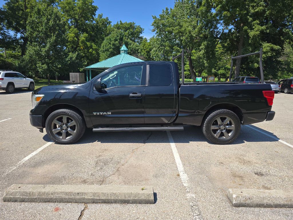 2017 Nissan Titan Image 11