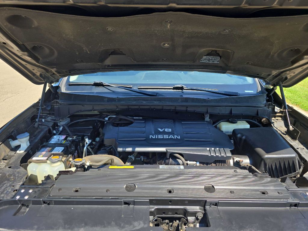 2017 Nissan Titan Image 36