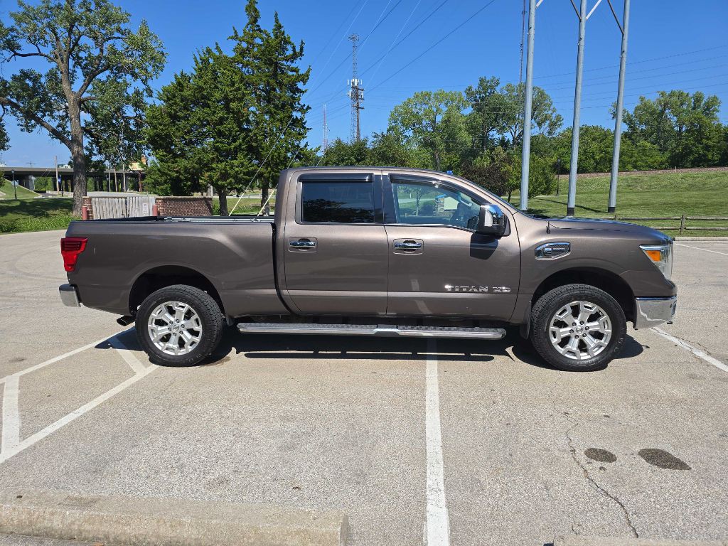 2016 Nissan Titan Image 1