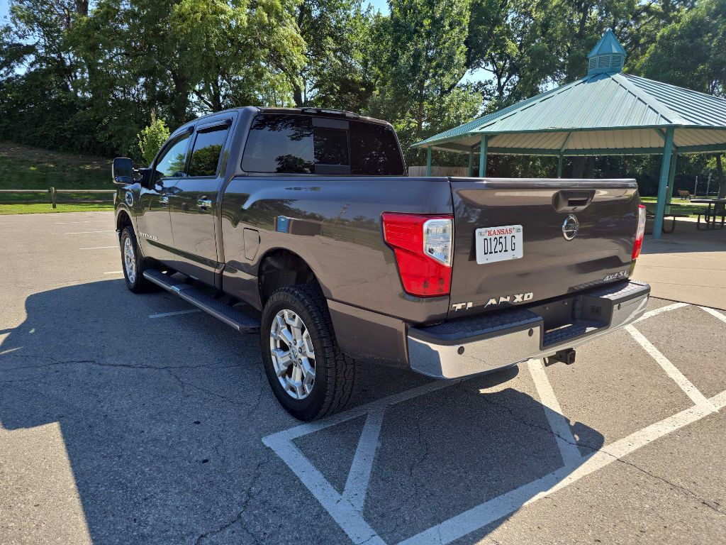2016 Nissan Titan Image 7