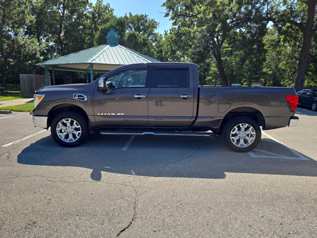 2016 Nissan Titan Image 8