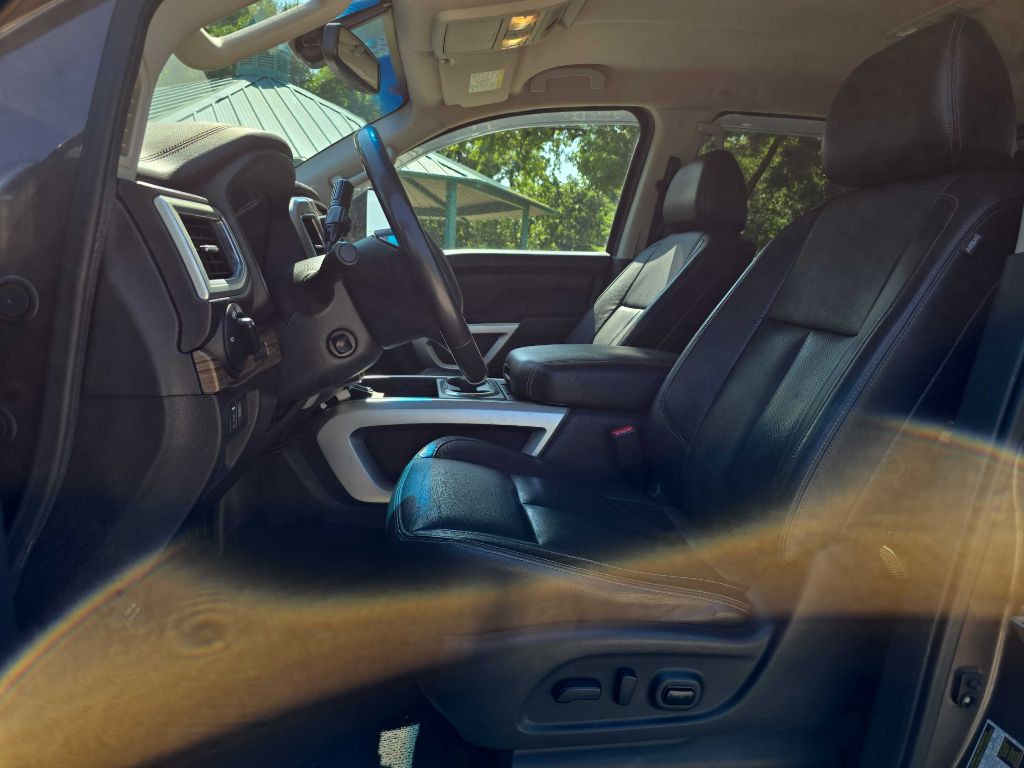 2016 Nissan Titan Image 10