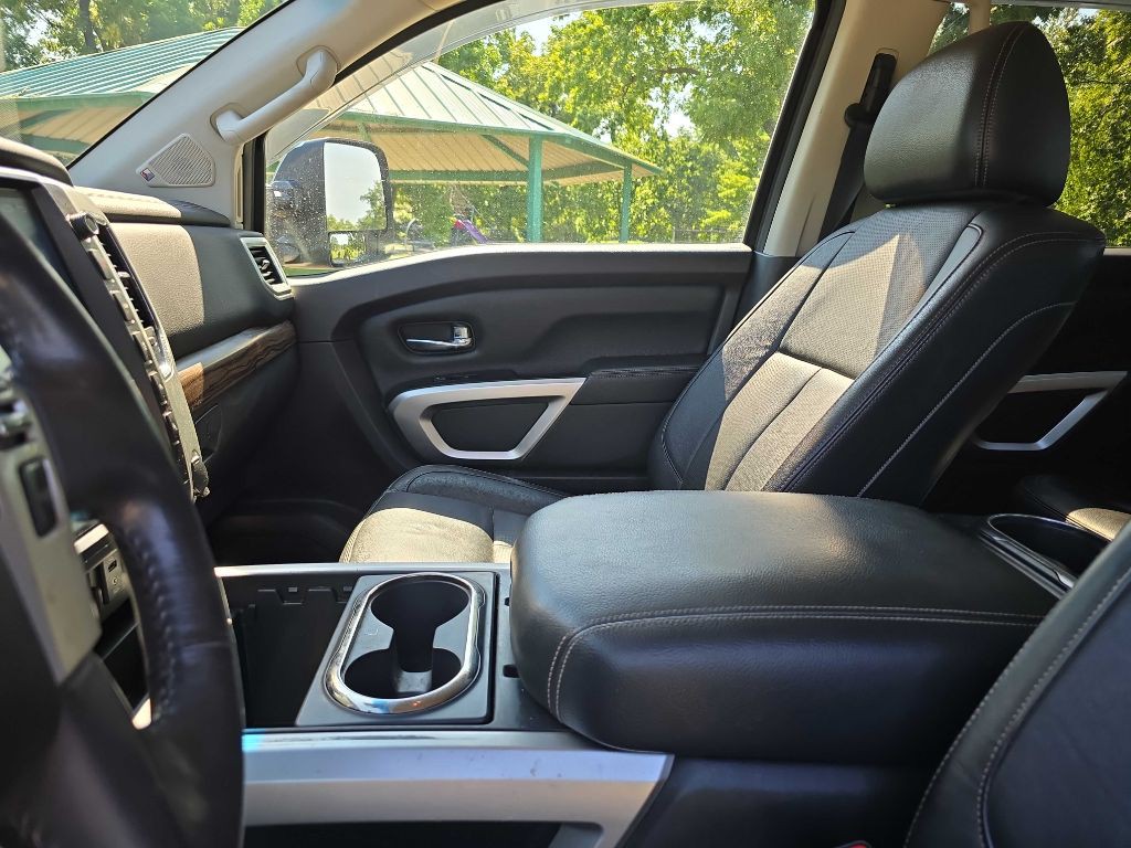 2016 Nissan Titan Image 12