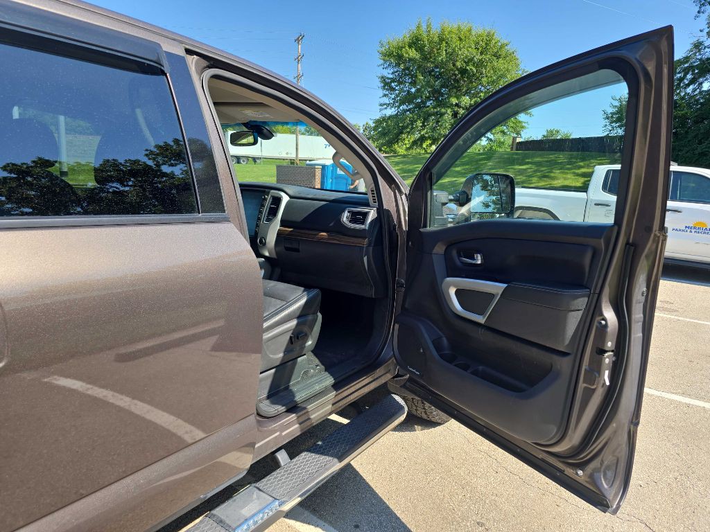 2016 Nissan Titan Image 15
