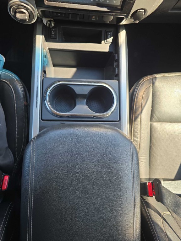 2016 Nissan Titan Image 16