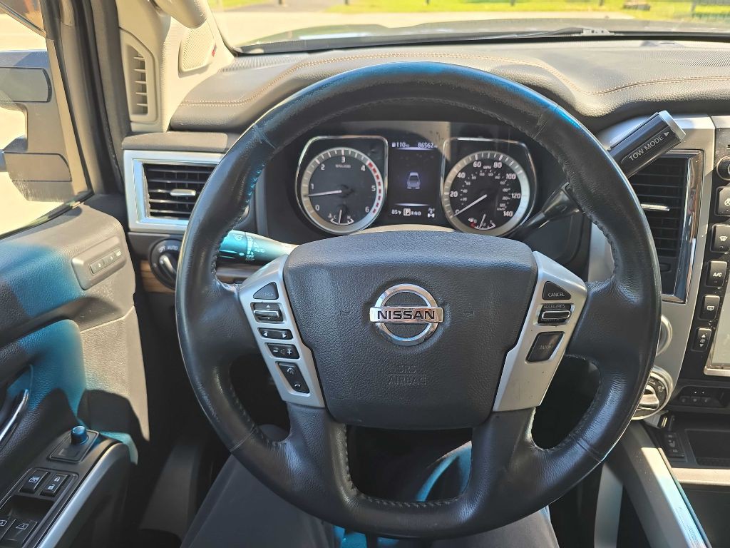 2016 Nissan Titan Image 18