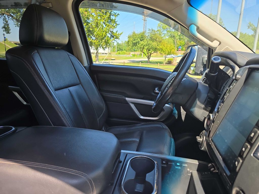 2016 Nissan Titan Image 20