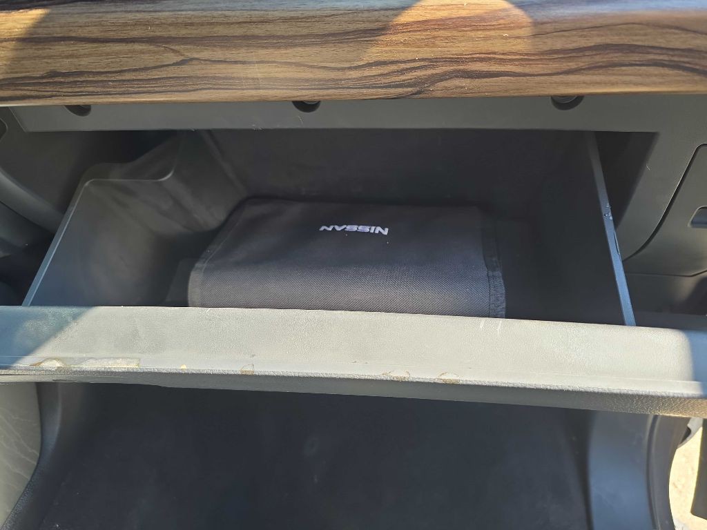 2016 Nissan Titan Image 21