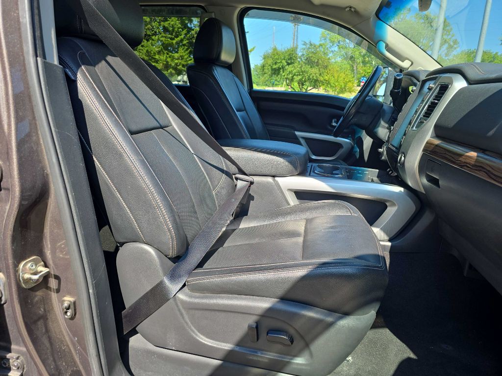 2016 Nissan Titan Image 22