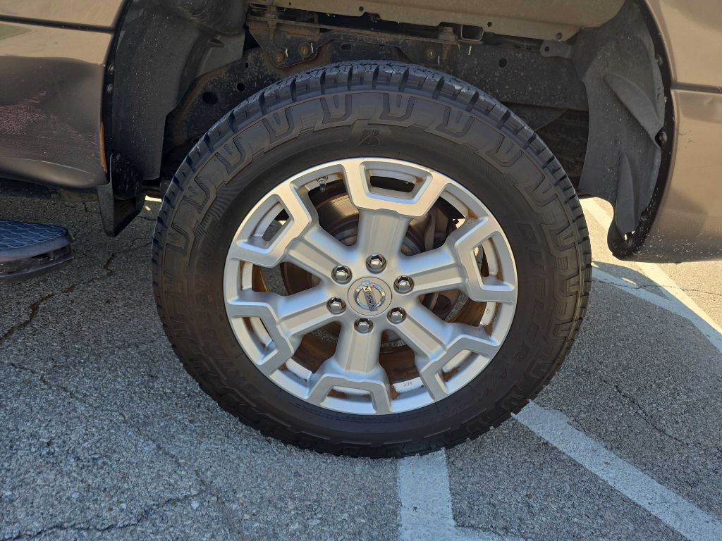2016 Nissan Titan Image 32