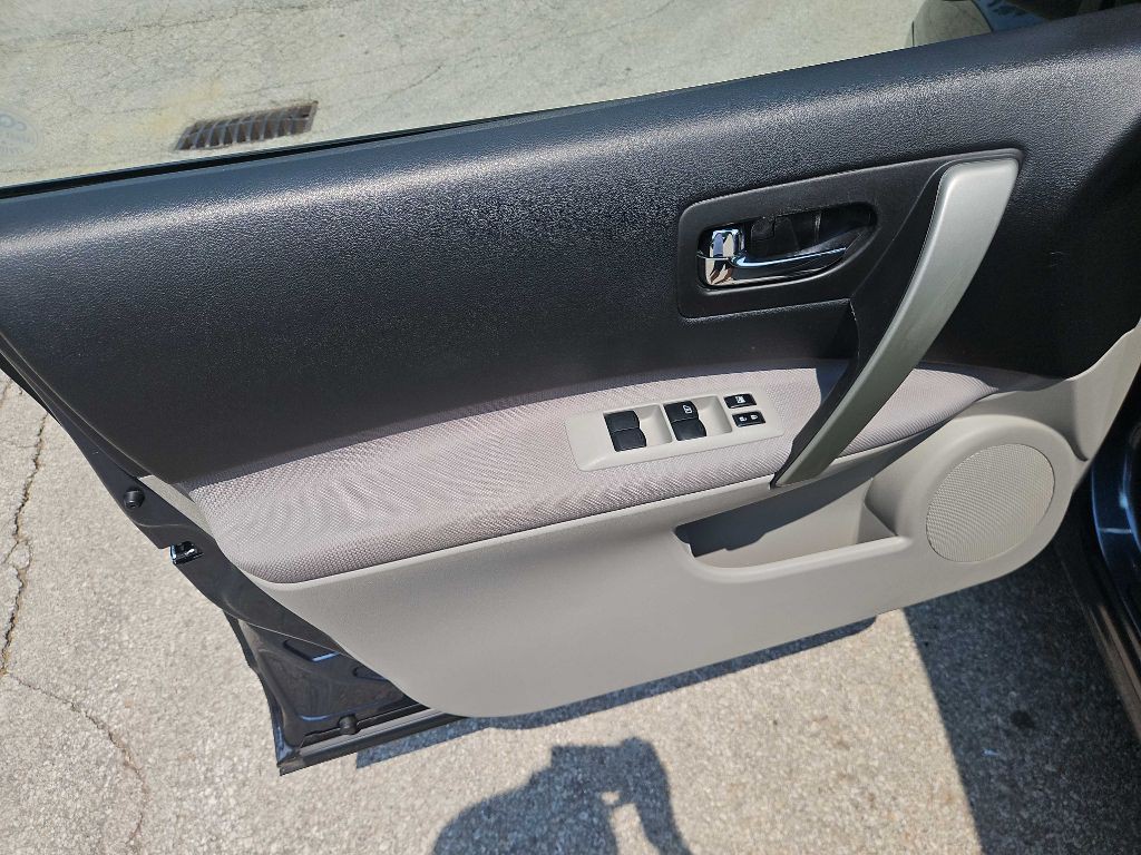 2015 Nissan Rogue Image 18