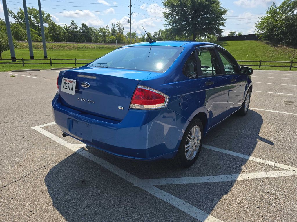 2010 Ford Focus Image 2