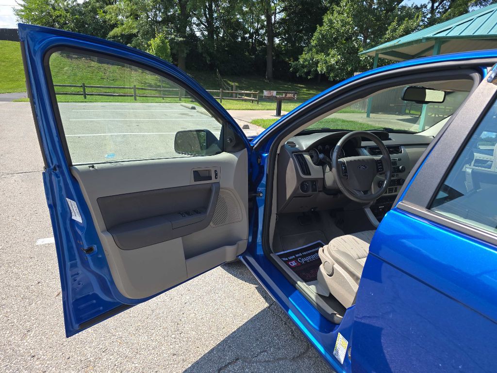 2010 Ford Focus Image 8