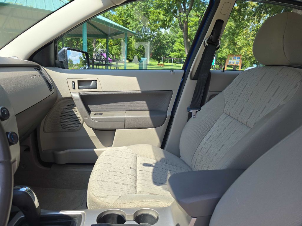 2010 Ford Focus Image 11