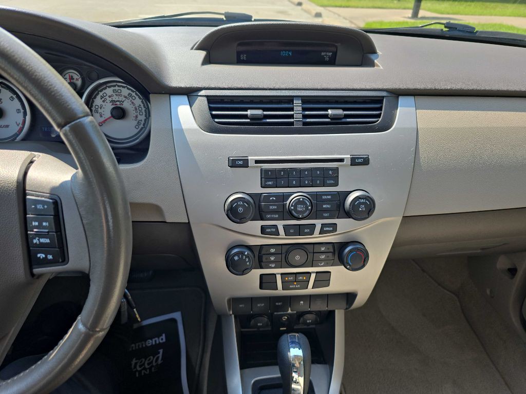 2010 Ford Focus Image 17