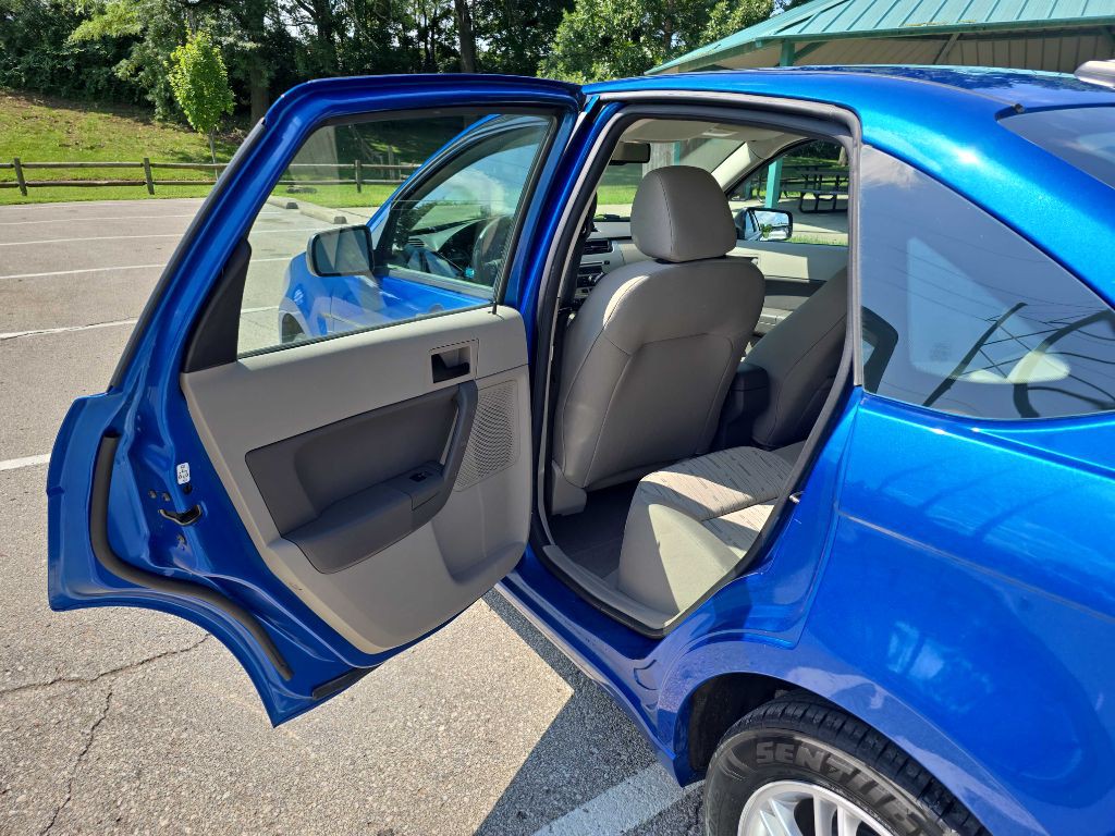 2010 Ford Focus Image 24