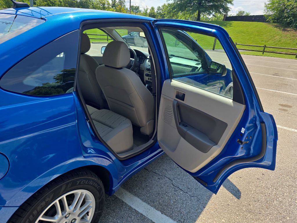 2010 Ford Focus Image 25