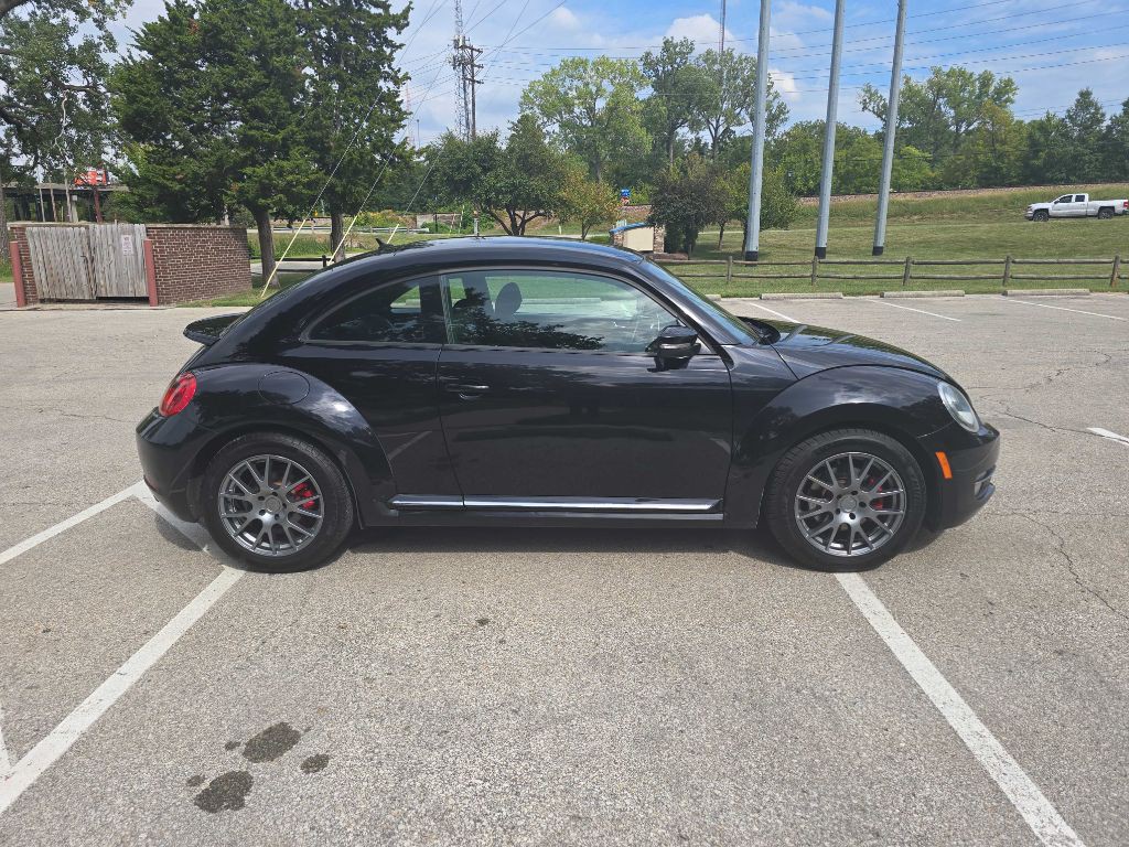 2012 Volkswagen Beetle Image 1