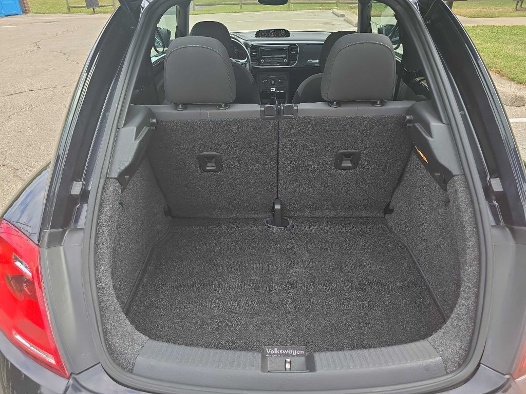2012 Volkswagen Beetle Image 25