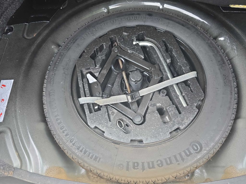 2012 Volkswagen Beetle Image 26