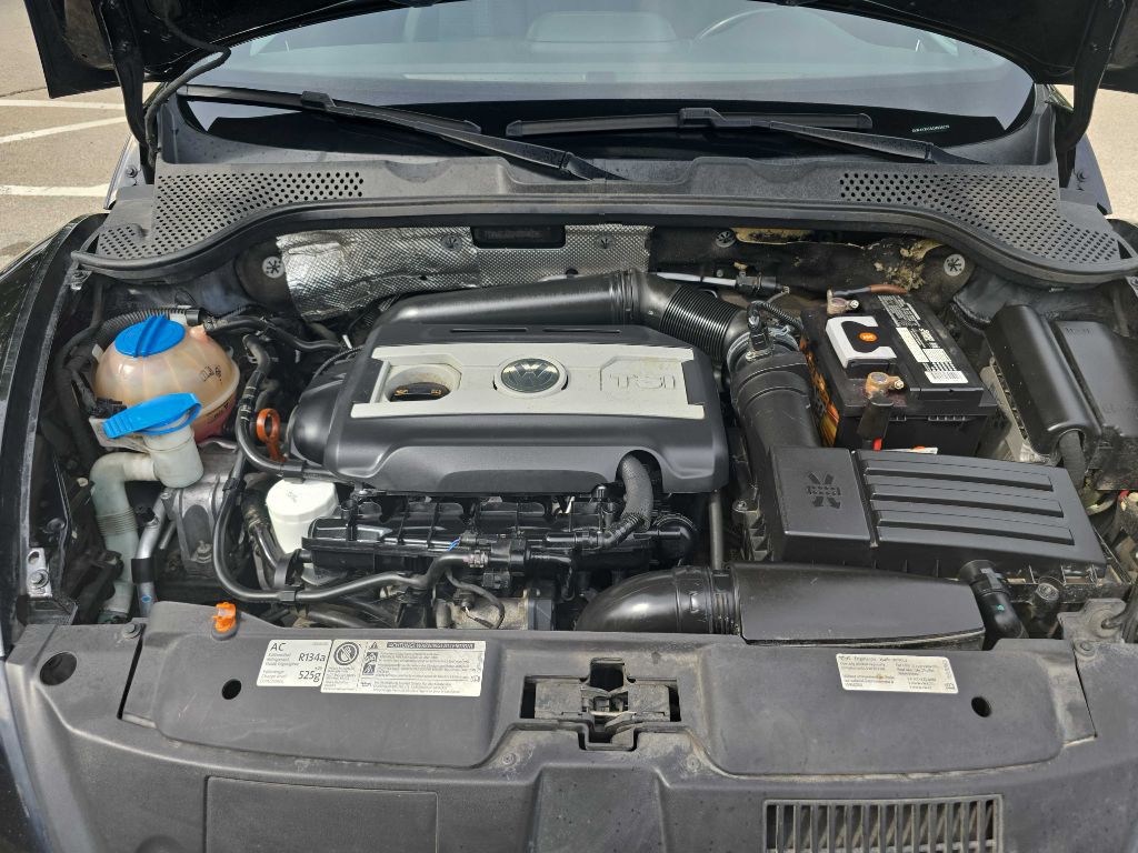 2012 Volkswagen Beetle Image 35