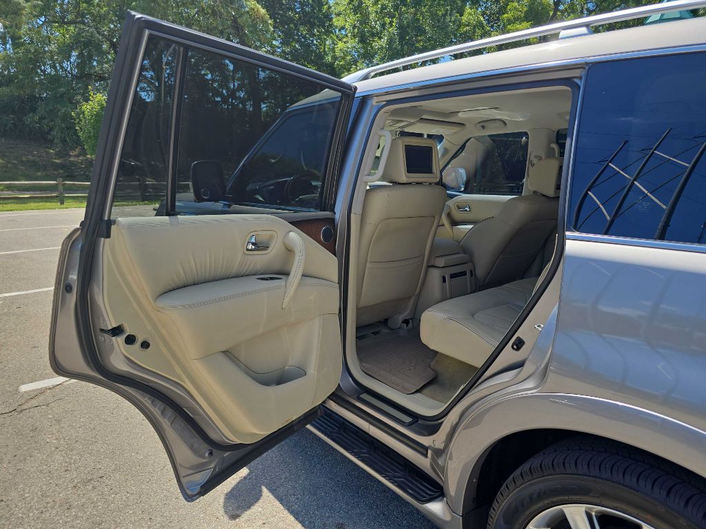 2013 INFINITI QX56 Image 24