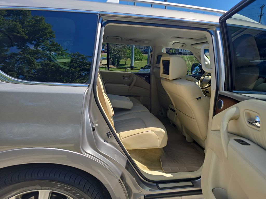2013 INFINITI QX56 Image 30