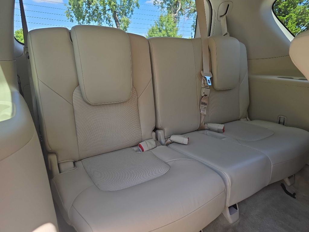 2013 INFINITI QX56 Image 32