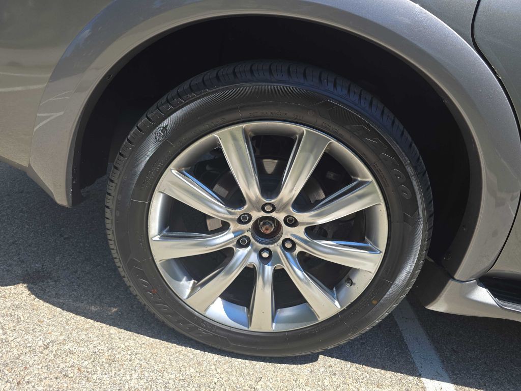 2013 INFINITI QX56 Image 42