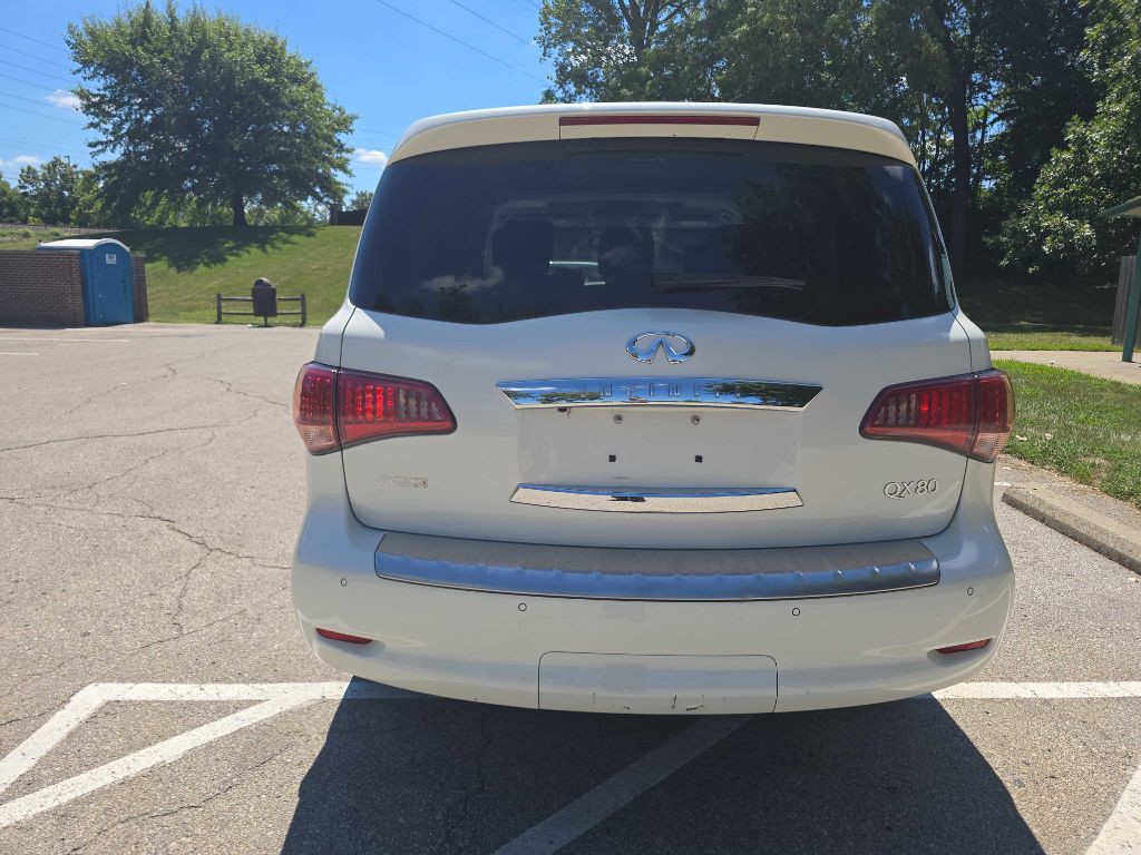 2017 INFINITI QX80 Image 7